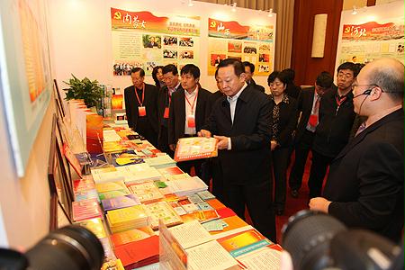 国资委纪委组织参观“严明换届纪律、匡正换届风气”主题展览